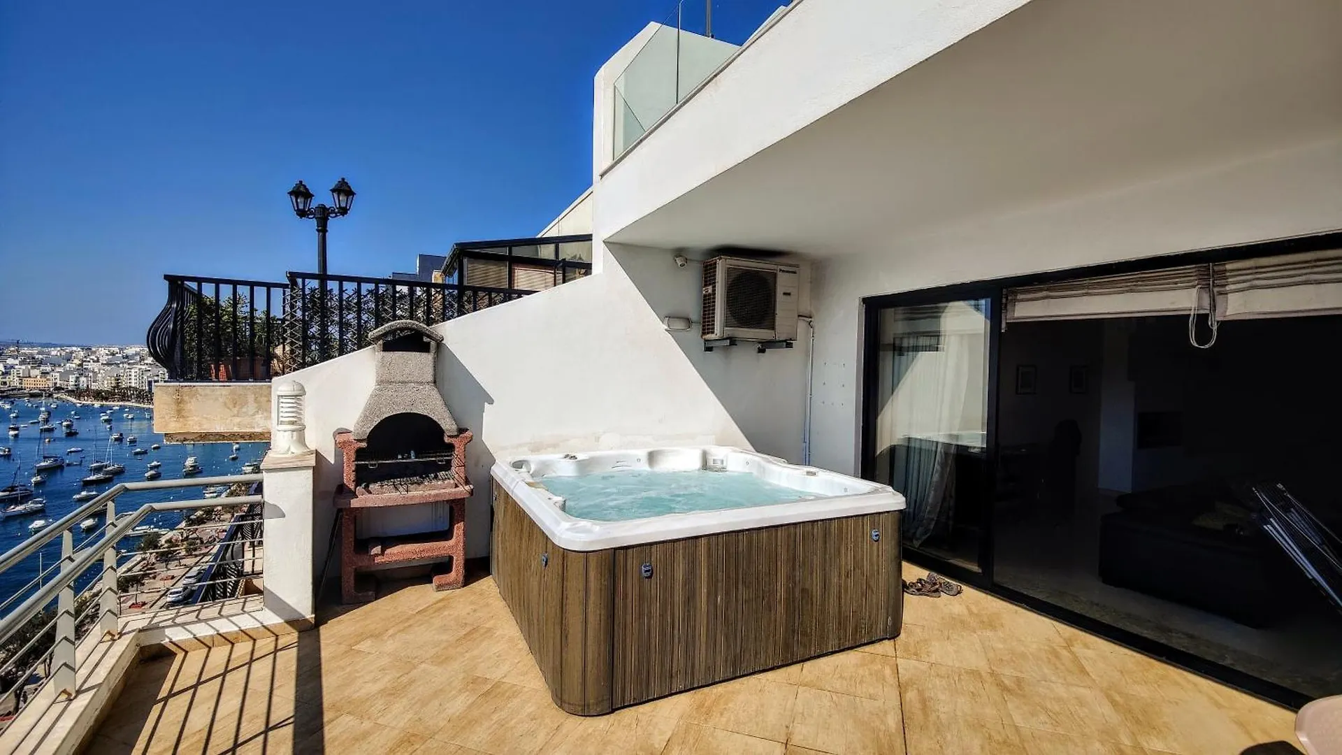 Magic Sea Views& Jacuzzi Holiday Apartment Sliema